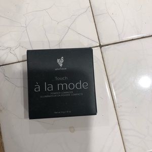 Younique A La Mode Luminizer Powder